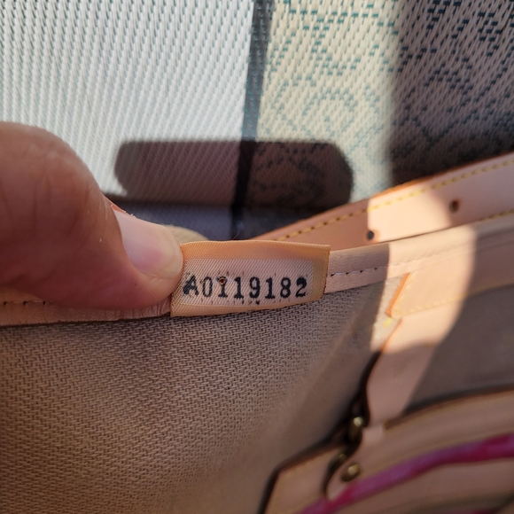 Authentic Dooney and bourke Shoulder Bag - Picture 8 of 12